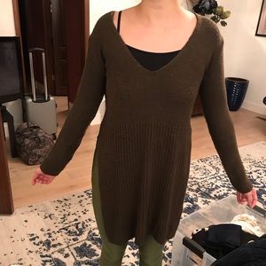 Really cute green ASTR sweater